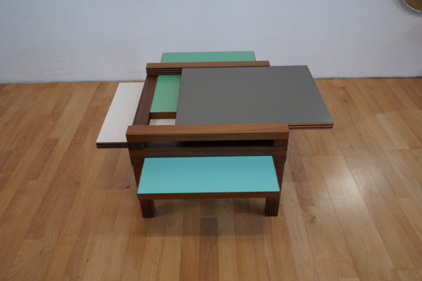 Tisch mit ausziehbaren Platten