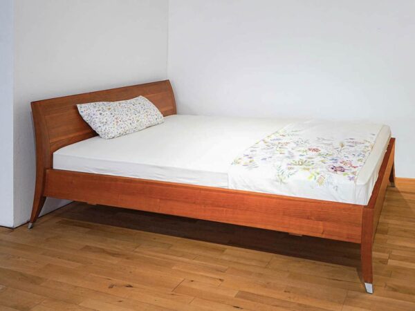 angelique5 Forschönes zeitloses Massivholzbett