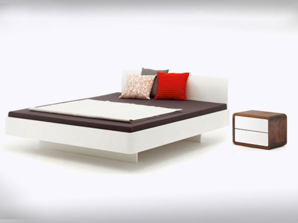 bed lacquered