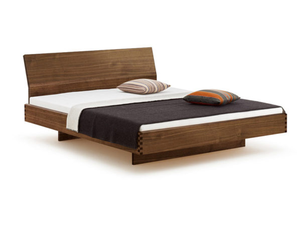 Schöne Massivholzbetten bei bios affair Frankfurt
