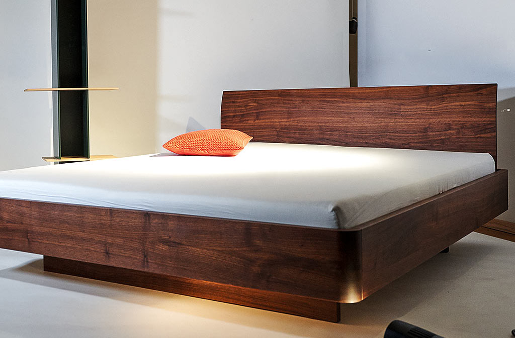 Massivholzbett bei bios affair Frankfurt