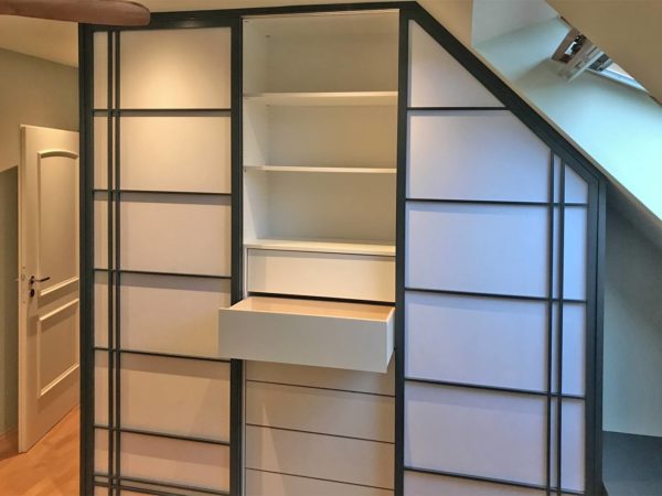 Schrank mit japanischer Tür