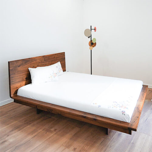 matis-1200 Massivholzbett Nussbaum